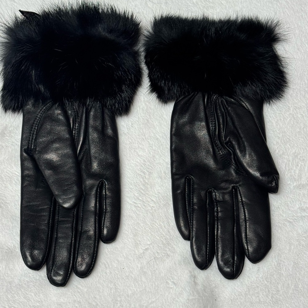 ladies black leather Gloves with fur trim - Picture 2 of 5